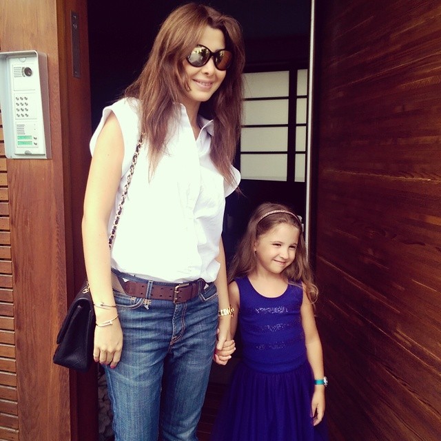 Nancy Ajram photo with her daughter Mila