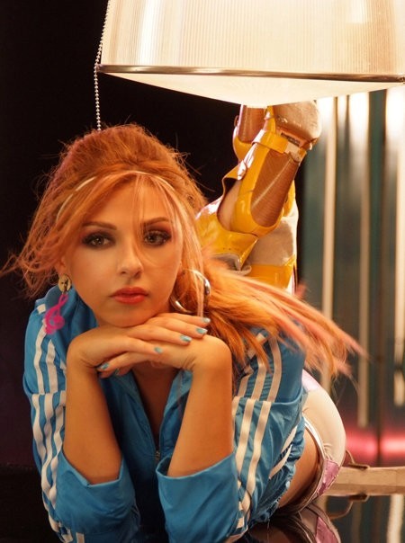 Myriam Fares in Eih Elly Byehsal Music Video