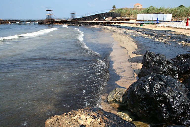 Photo Oil Spill Eddeh Sands 2